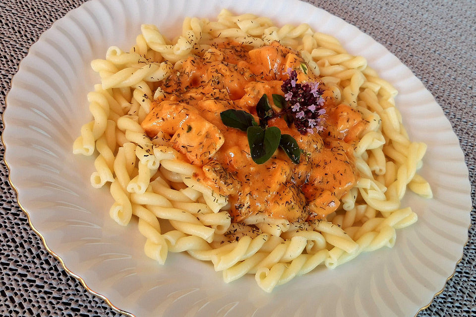 Tagliatelle al Salmone