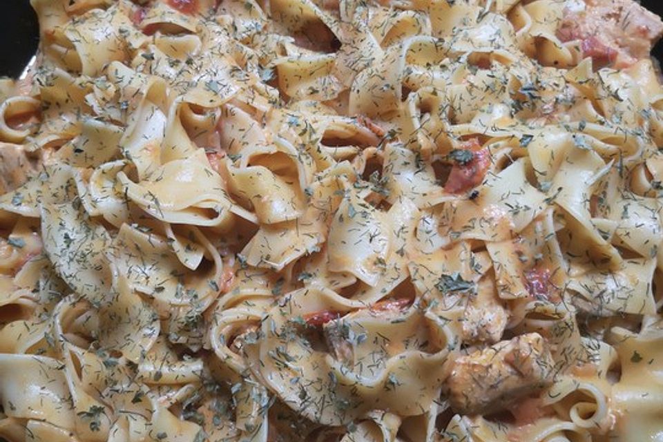 Tagliatelle al Salmone