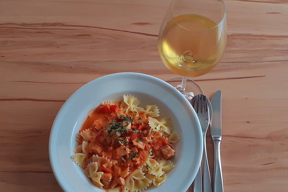 Tagliatelle al Salmone