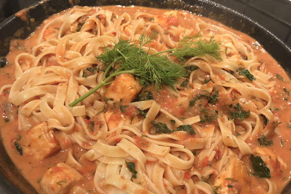 Tagliatelle al Salmone