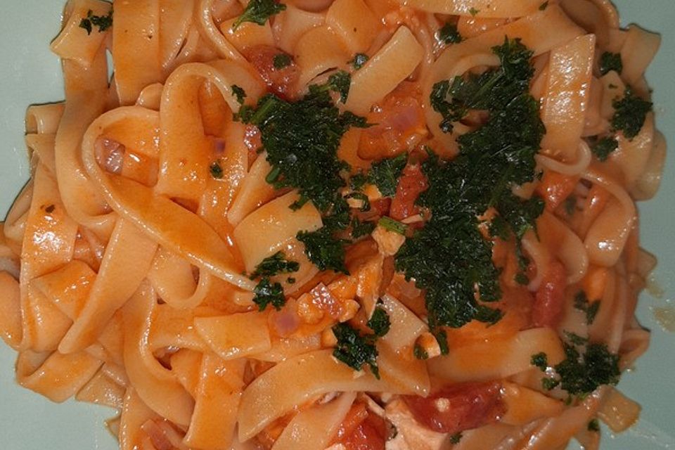 Tagliatelle al Salmone