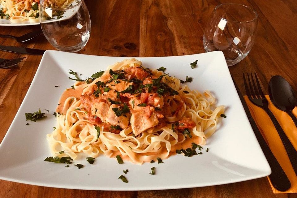 Tagliatelle al Salmone