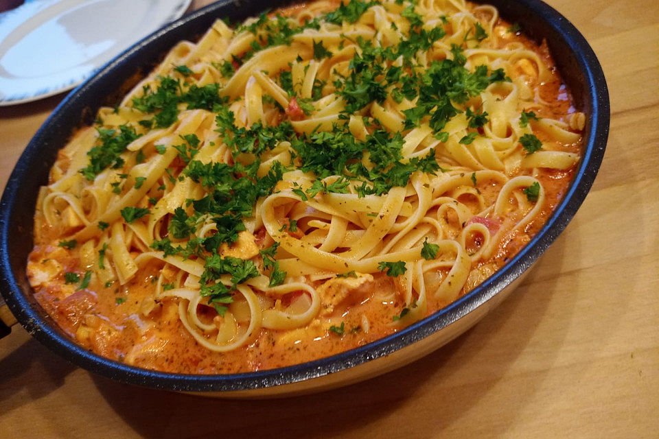 Tagliatelle al Salmone