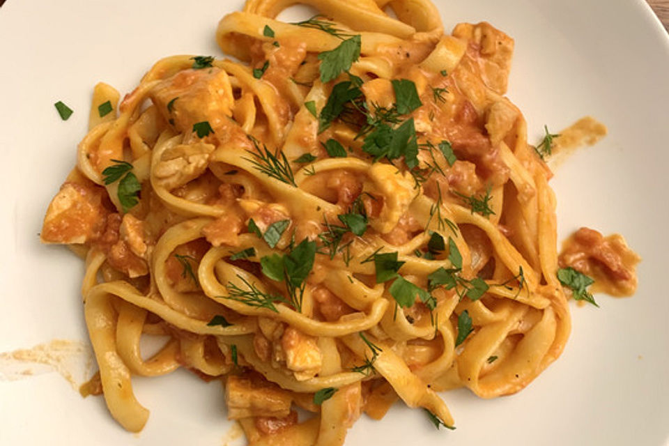 Tagliatelle al Salmone