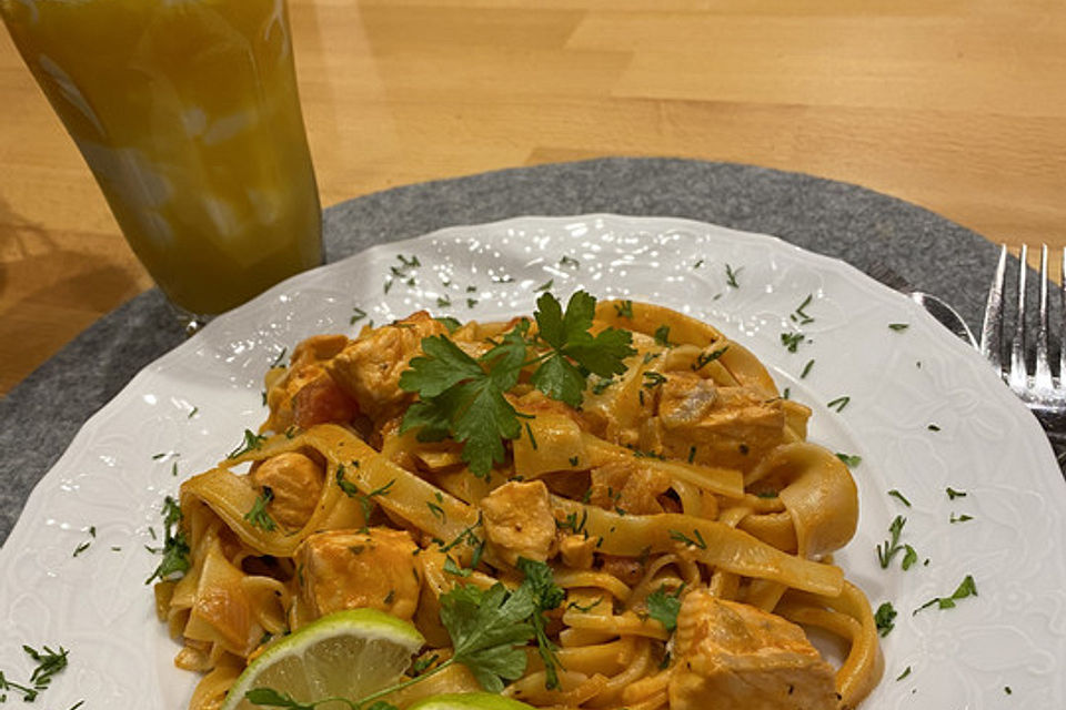 Tagliatelle al Salmone