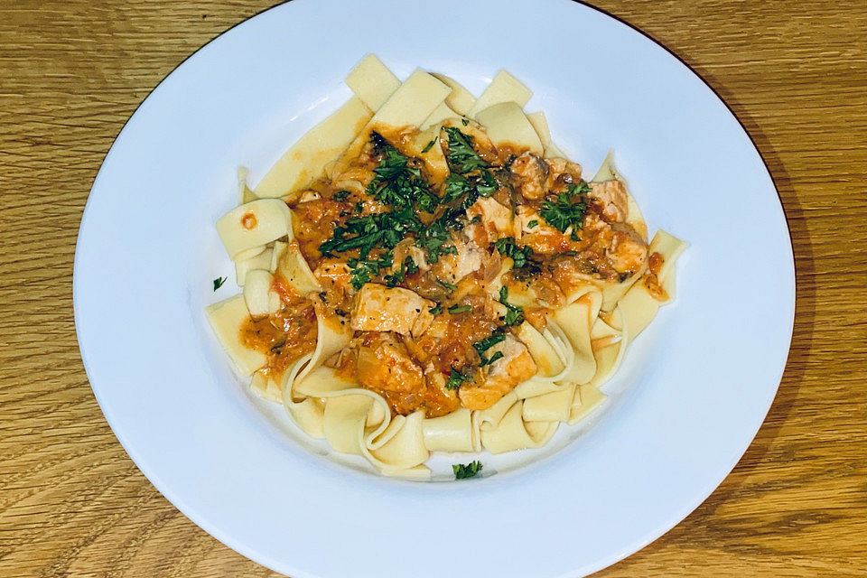 Tagliatelle al Salmone