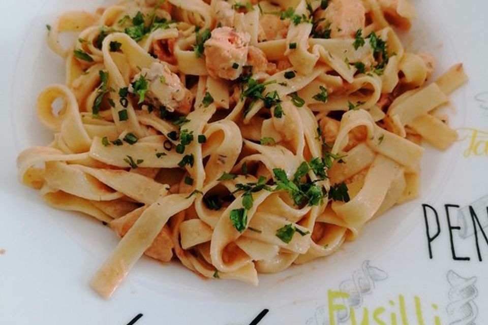 Tagliatelle al Salmone