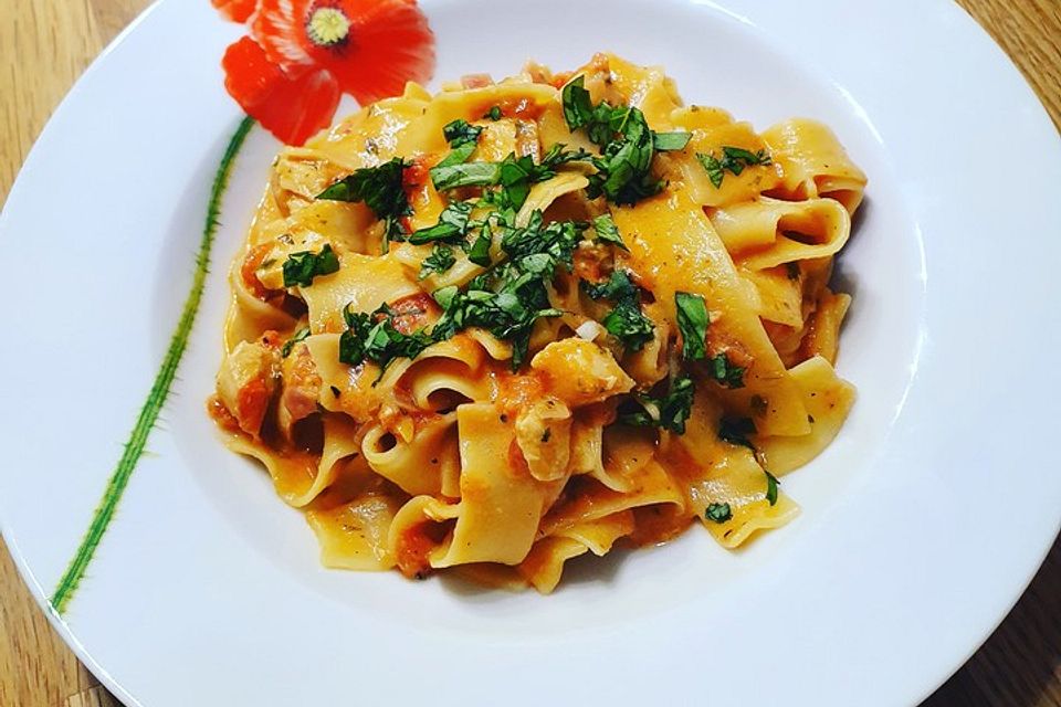 Tagliatelle al Salmone