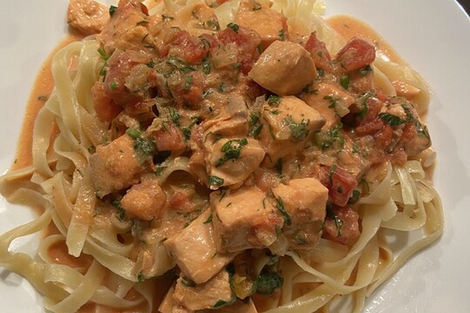 Tagliatelle al Salmone