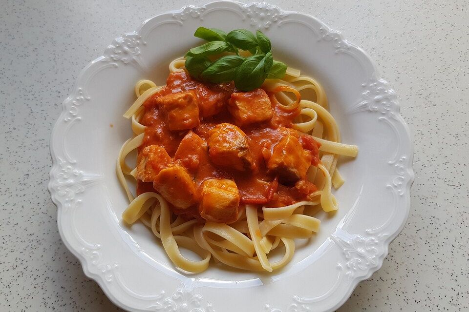 Tagliatelle al Salmone