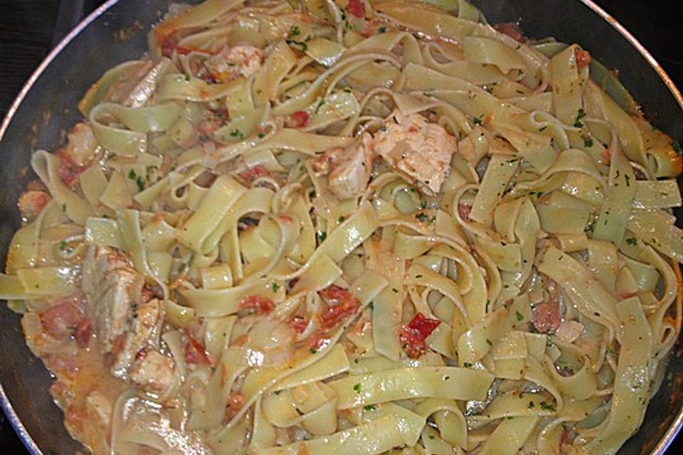 Tagliatelle al Salmone