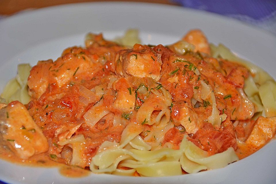 Tagliatelle al Salmone