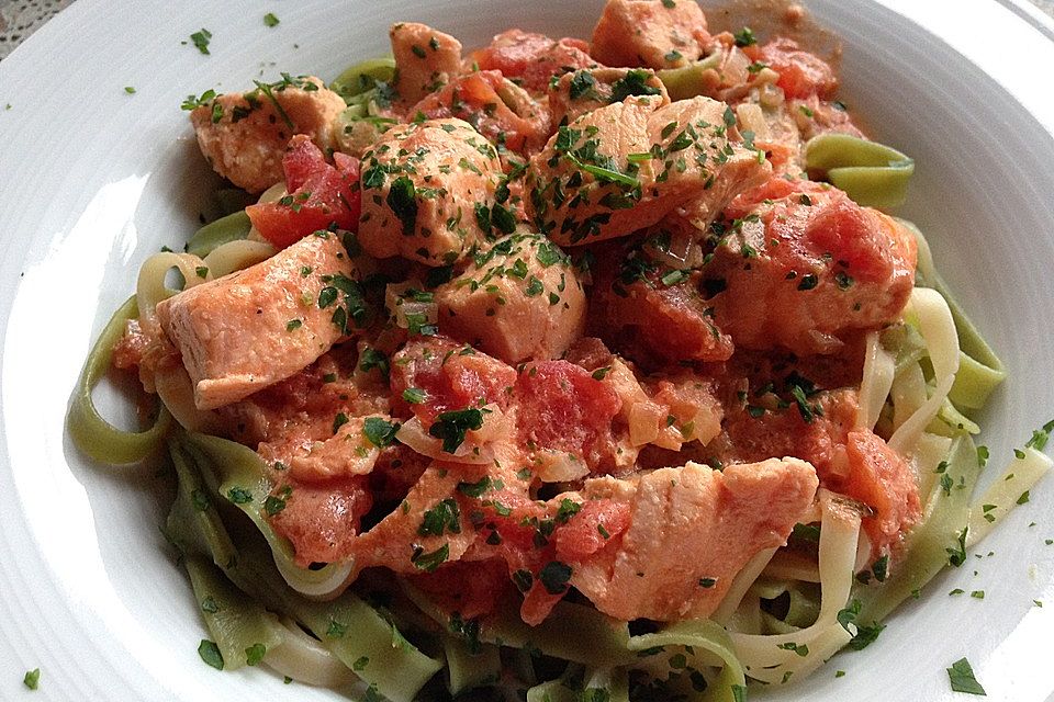 Tagliatelle al Salmone