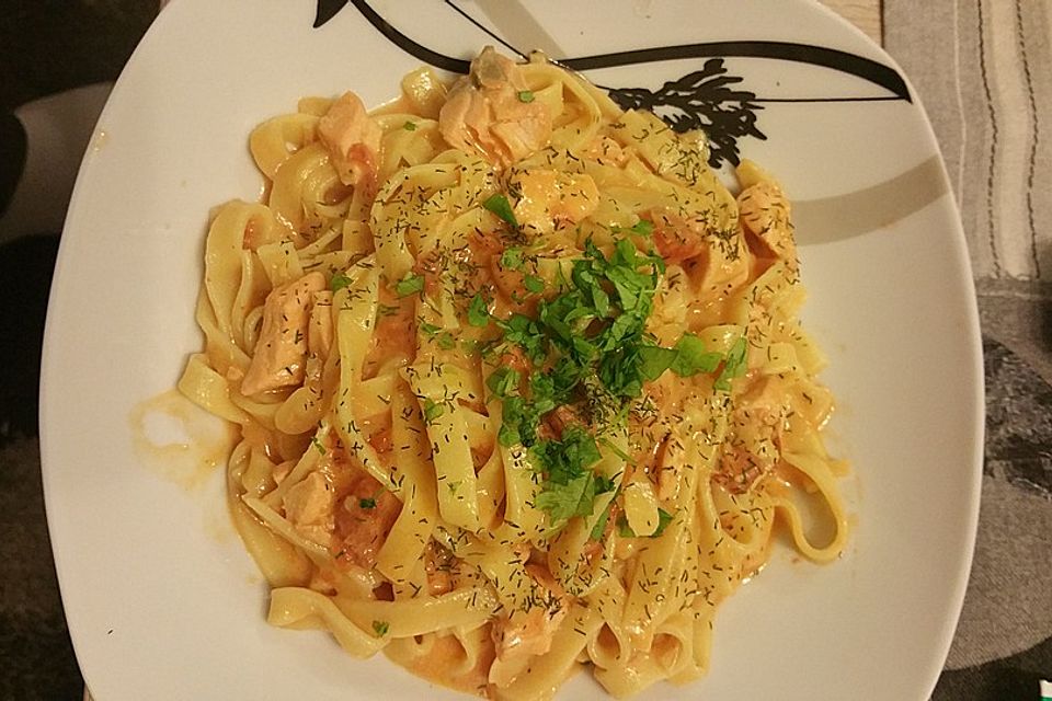 Tagliatelle al Salmone