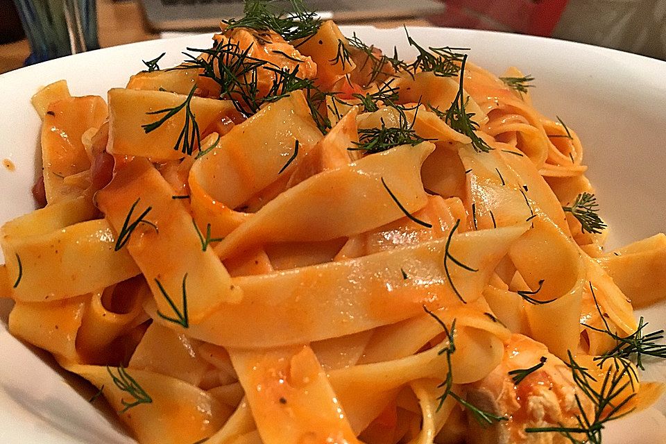 Tagliatelle al Salmone