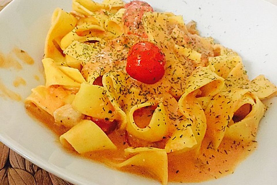 Tagliatelle al Salmone