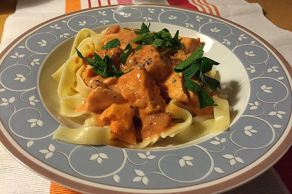 Tagliatelle al Salmone