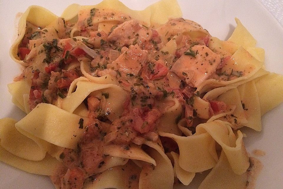 Tagliatelle al Salmone