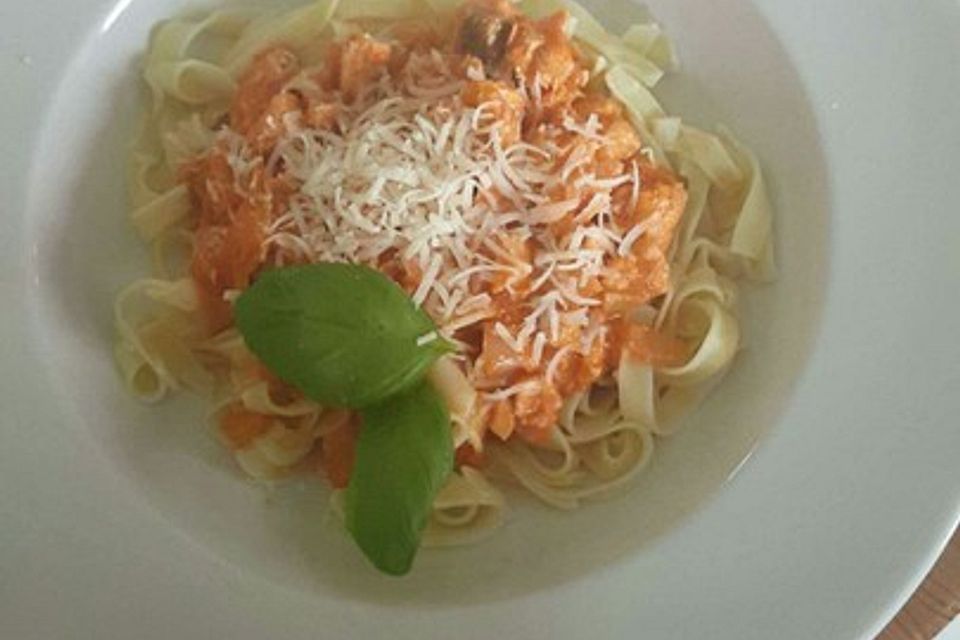 Tagliatelle al Salmone