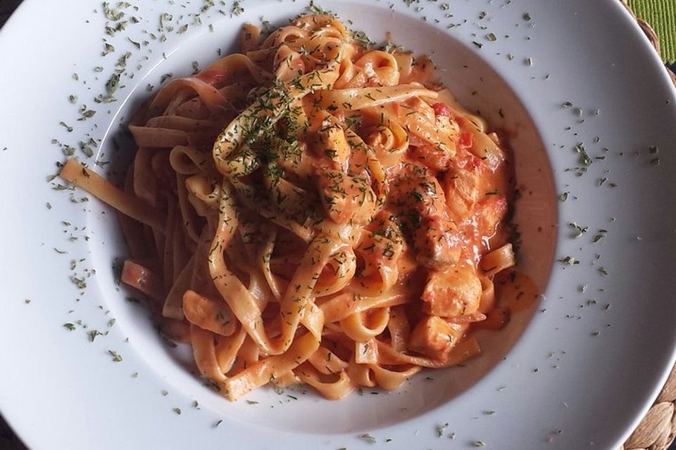 Tagliatelle al Salmone