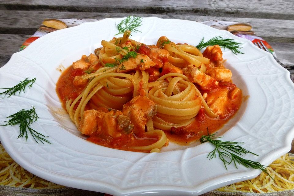 Tagliatelle al Salmone