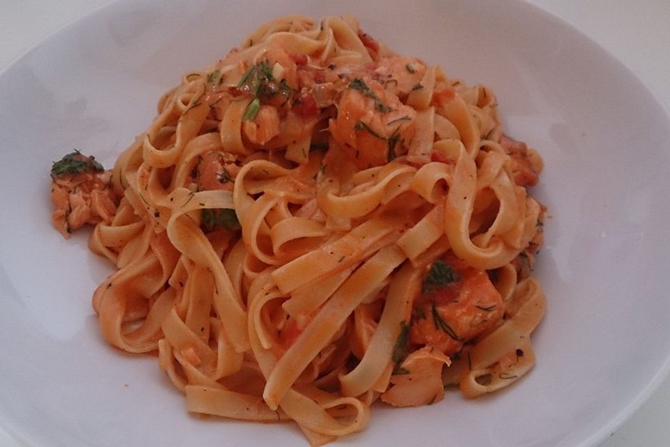 Tagliatelle al Salmone