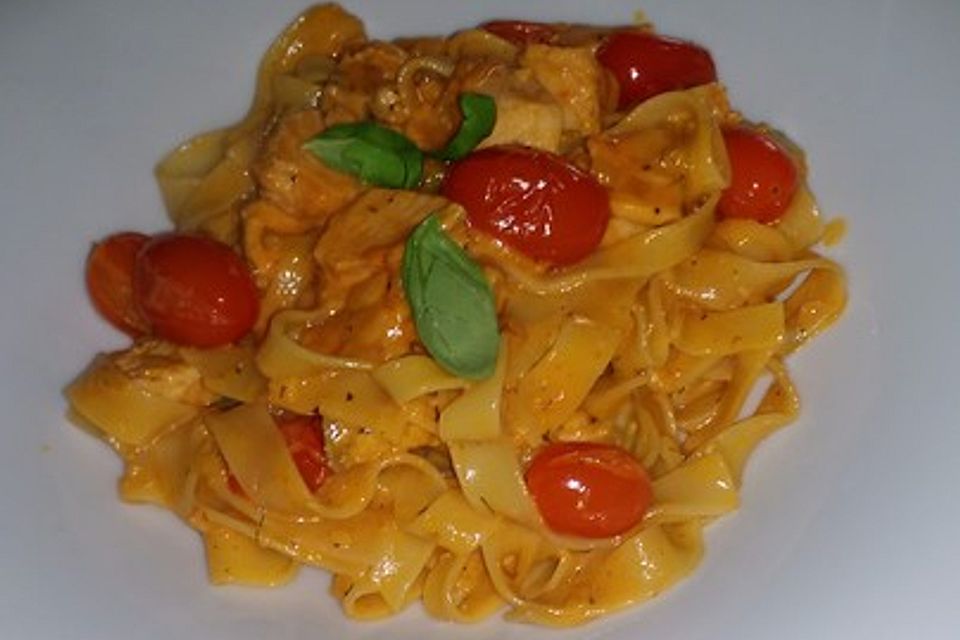 Tagliatelle al Salmone