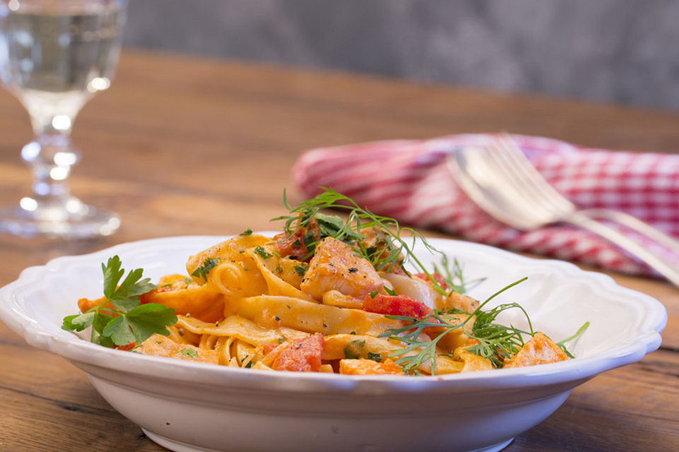 Tagliatelle al Salmone