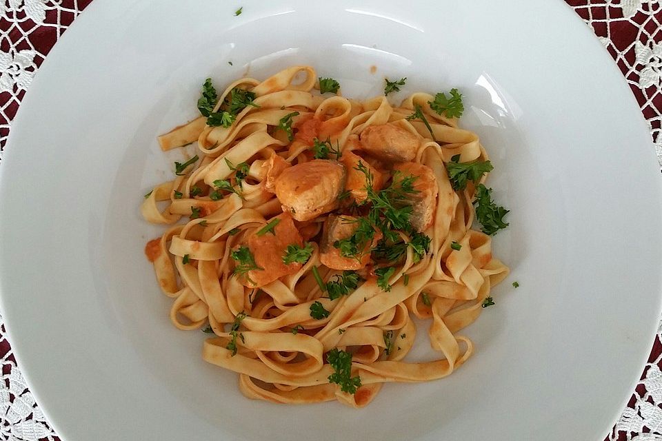 Tagliatelle al Salmone