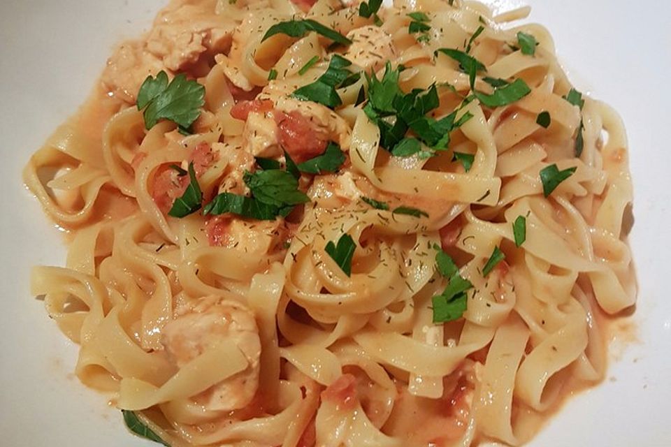 Tagliatelle al Salmone