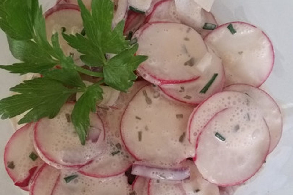 Radieschensalat mit Joghurt und Schnittlauch