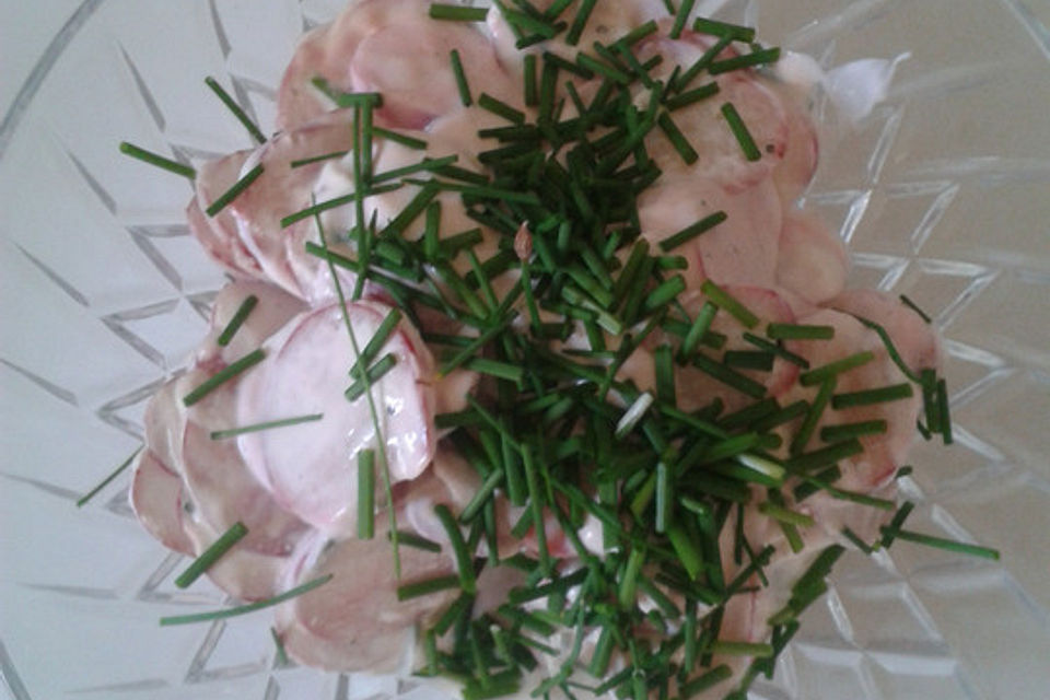Radieschensalat mit Joghurt und Schnittlauch