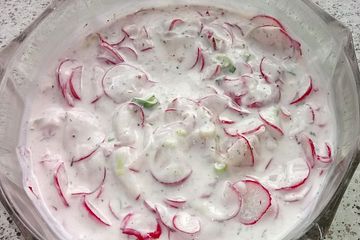 Radieschensalat mit Joghurt und Schnittlauch