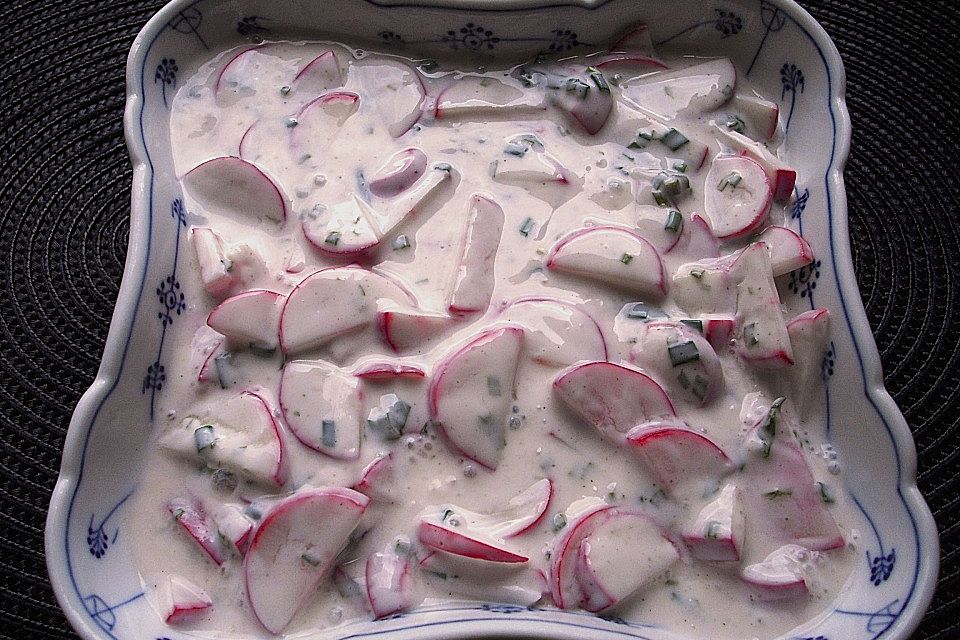 Radieschensalat mit Joghurt und Schnittlauch
