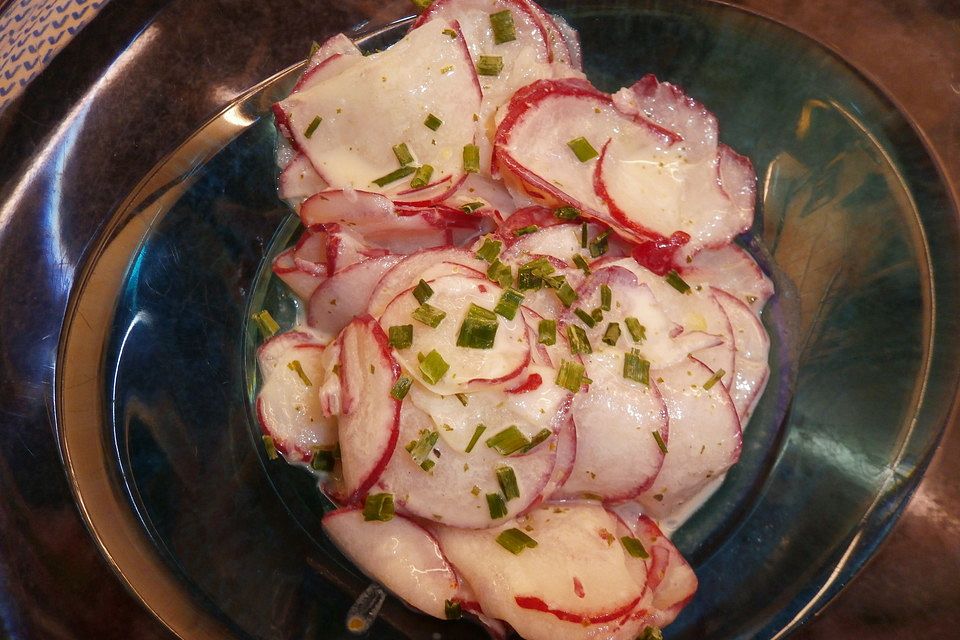 Radieschensalat mit Joghurt und Schnittlauch