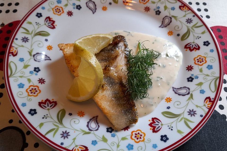 Zanderfilet in Dill-Sahnesoße