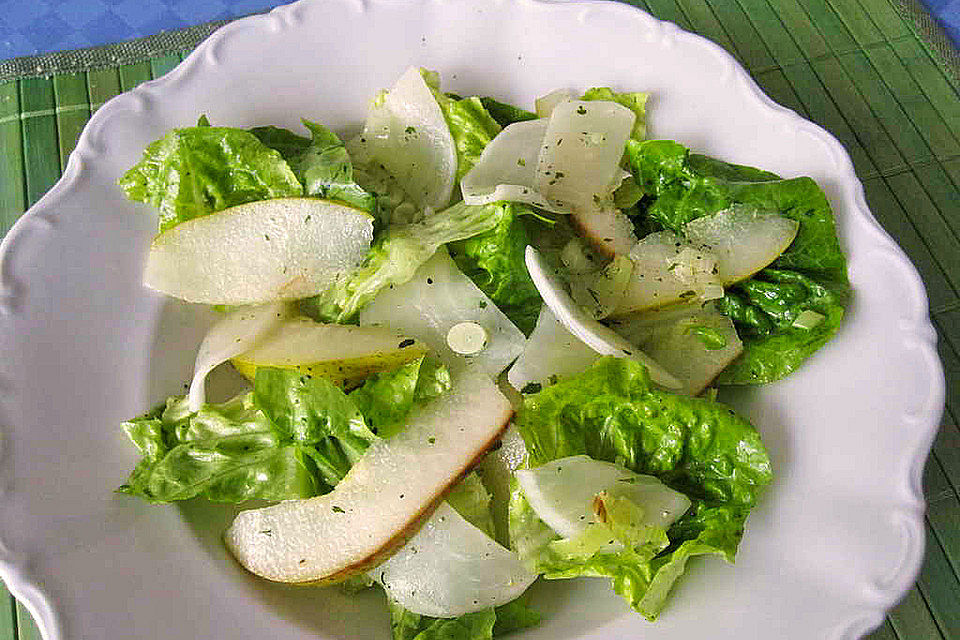 Lauwarmer Salat von Mairübchen, Birne und Mini-Romana