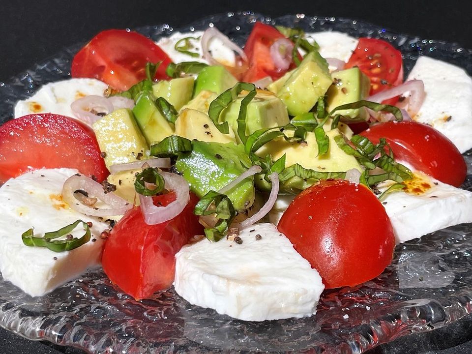 Tomate-Mozzarella-Avocado Salat von Laryhla | Chefkoch