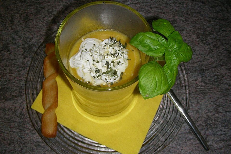 Kürbiscremesuppe mit steirischem Kürbiskernöl