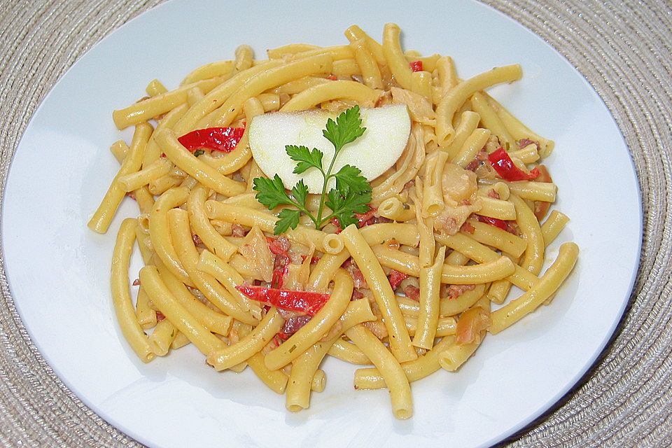 Nudeln mit Apfel-Paprika-Sauce