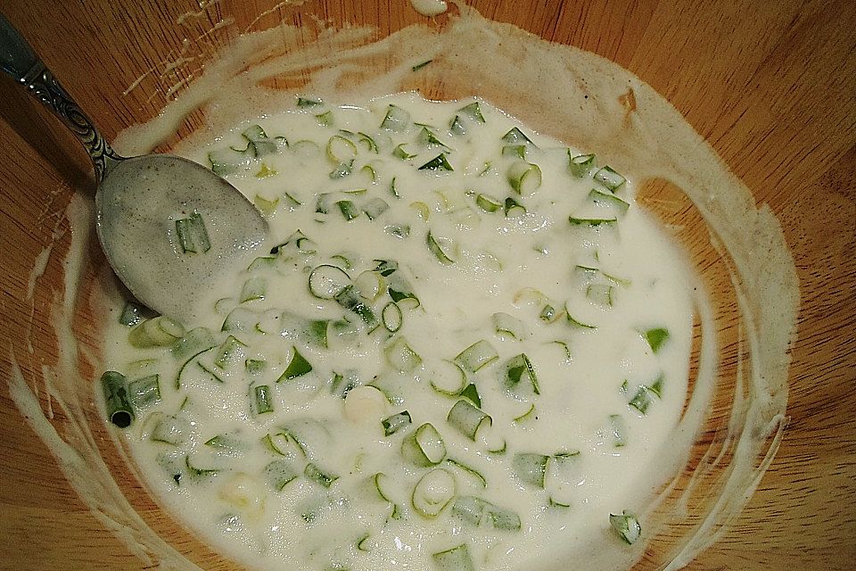 Apfel-Möhren-Rohkost mit Kohlrabi und Sonnenblumensprossen