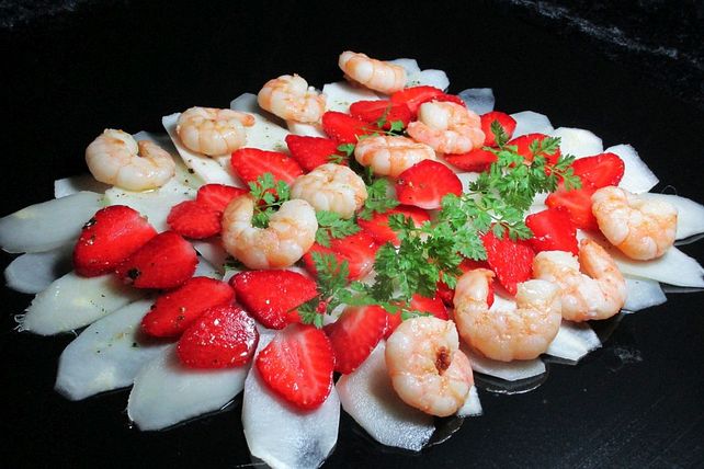 Spargel-Carpaccio mit Erdbeeren von yvonneschnecke| Chefkoch
