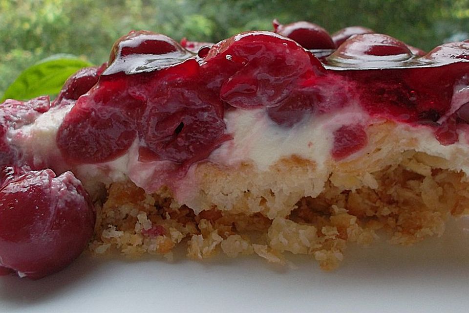 Frischkäsetorte mit Kirschen