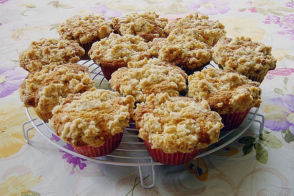 Apfel-Vanille-Muffins mit Nuss-Streuseln