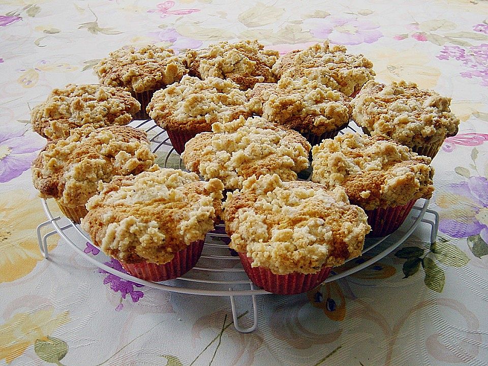 Apfel-Vanille-Muffins mit Nuss-Streuseln von CatherineMiller| Chefkoch
