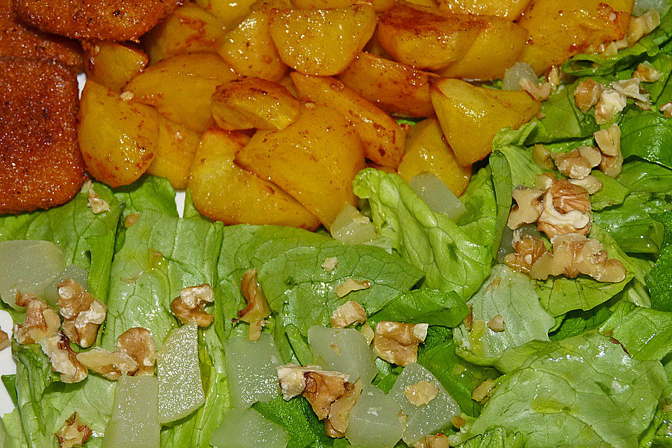 Kopfsalat mit  Birnen und Walnüssen