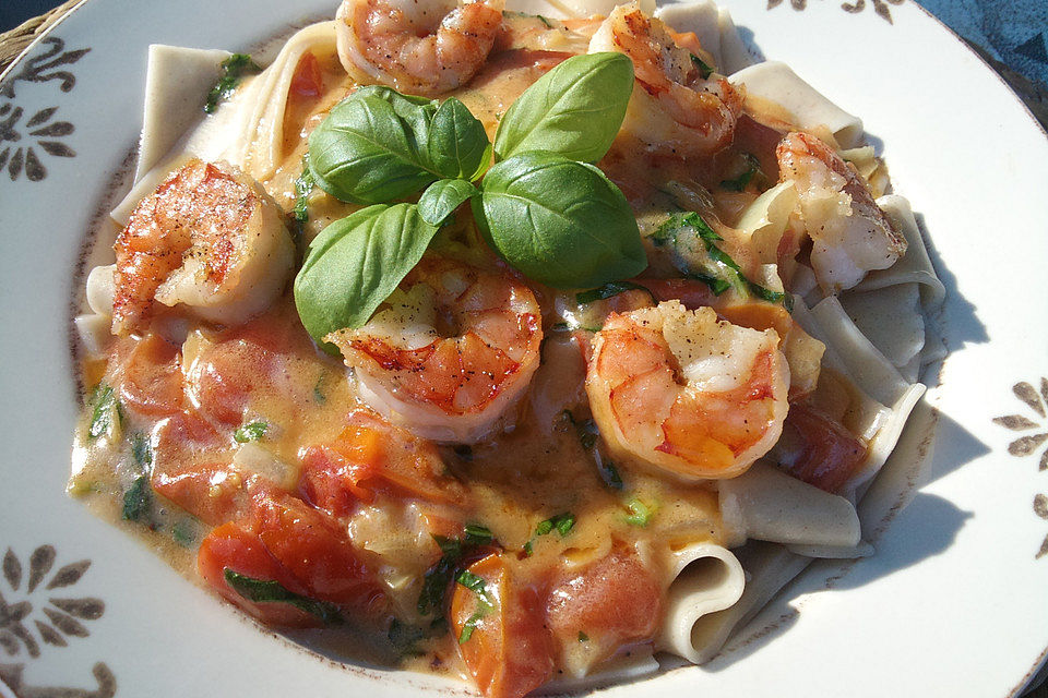 Spaghetti mit Garnelen in Sahnesoße