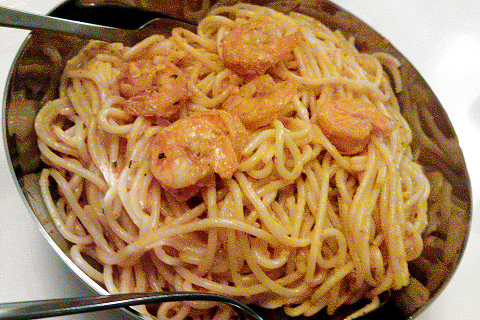 Spaghetti mit Garnelen in Sahnesoße