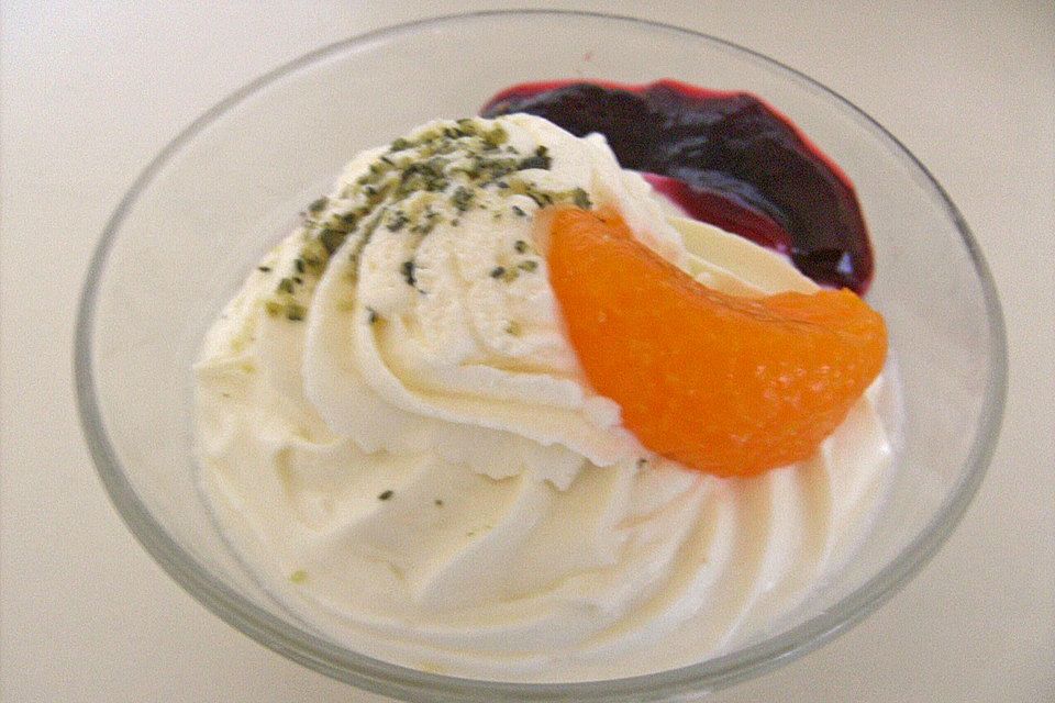 Topfencreme mit Beeren