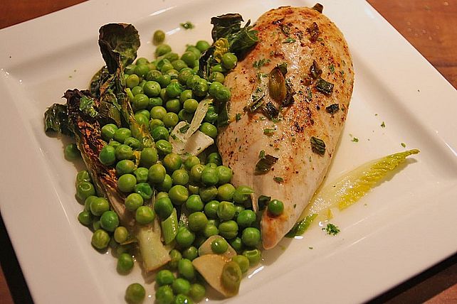 Geschmorte Hähnchenbrust mit Erbsen aus dem Ofen von Stiermädchen| Chefkoch